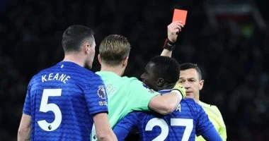 مانشستر يونايتد يخسر أمام إيفرتون بهدف هال فى الدورى الإنجليزى