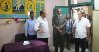 محافظ أسوان يتابع استعدادات المدارس للانتخابات ويؤكد على الدور التنسيقي والإشرافي فقط