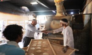 محافظ أسوان يقود حملات مفاجئة لضبط وتثبيت الأسعار بالأسواق