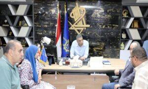 محافظ أسوان يتابع إنجاز مشروعات المياه والصرف الصحي