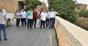 محافظ أسيوط يتابع تطوير طريق درنكة ومحور الهضبة بعد رصف ٣ كيلومترات جديدة.
