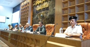 محافظ أسيوط يدرس إنشاء نادٍ للذكاء الاصطناعي في المحافظة