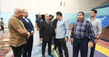محافظ أسيوط يزور اللجنة العامة للانتخابات في استاد الأربعين