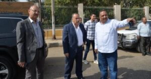محافظ أسيوط يزور طريق نزلة عبد اللاه لتوجيه حركة المرور.