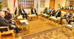 محافظ أسيوط يلتقي رئيس تنمية المشروعات لبحث تمويلات جديدة