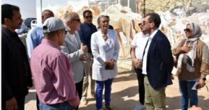 محافظ الأقصر والسفير الفرنسي يزوران مشروع تطوير نجع الملقطة بالقرنة