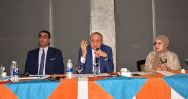 محافظ الأقصر ونائبه يحضران تدريب برنامج تطوير القدرات المؤسسية.