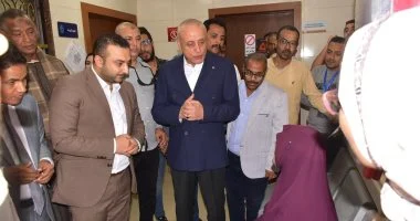 محافظ الأقصر يرافق رئيس الرعاية الصحية لمتابعة مراكز طب الأسرة بإسنا