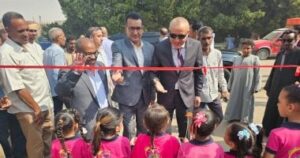 محافظ الأقصر يفتتح سوق مؤقت في قرية الشغب بإسنا لتقديم خصومات خاصة.