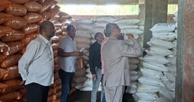 محافظ الإسماعيلية يراقب توزيع الأسمدة الزراعية للموسم الشتوي بشكل منتظم