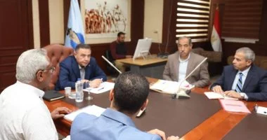 محافظ البحر الأحمر يطالب بتعجيل توصيل خدمات المياه والصرف الصحي.