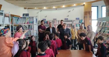 محافظ الدقهلية يزور مكتبة مصر العامة بالمنصورة لمتابعة أنشطة الأطفال