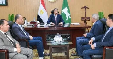 محافظ الشرقية يبحث عقبات استكمال طريق القنايات النكارية