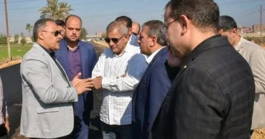 محافظ الشرقية يتابع تحسين ورصف طريق النكارية القنايات لضمان الجودة والكفاءة