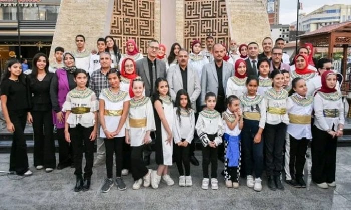 محافظ الشرقية يشهد عروضًا فنية احتفالًا بافتتاح المتحف المصري الكبير