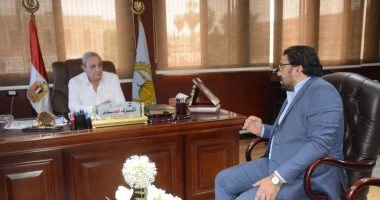 محافظ الغربية يجتمع بمدير التأمين الصحي لبحث نتائج جولاته الميدانية