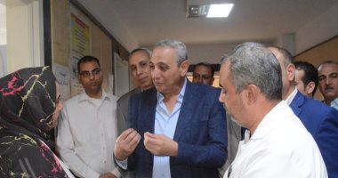 محافظ الغربية يقوم بزيارة مفاجئة لعيادة ابن سينا بالمحلة لتفقد شكاوى المرضى
