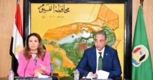 محافظ الفيوم ونائب وزير الاتصالات يناقشان تطوير المحافظة وتحويلها رقمياً بالصور