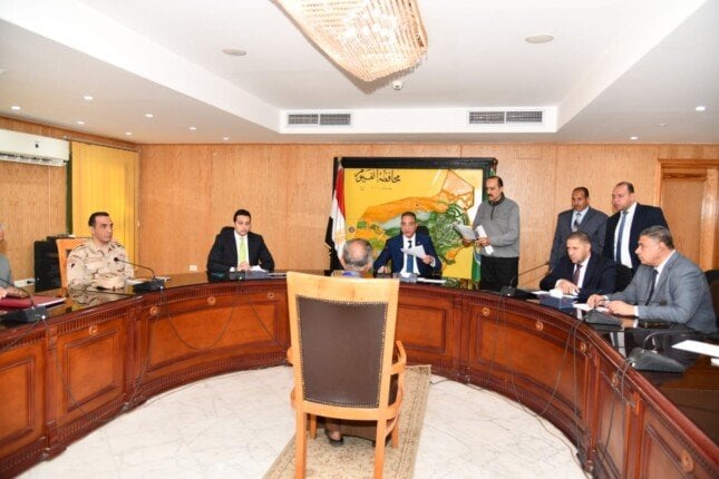 محافظ الفيوم يوجه بتوفير علاج على نفقة الدولة لعدد من الحالات المرضية