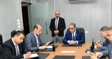 محافظ الفيوم يتفقد سير العمل في جميع لجان التصويت بالدوائر المختلفة