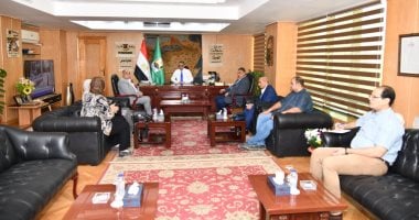 محافظ الفيوم يشكل لجنة لفحص حادث انهيار جزئي بطريق كفر محفوظ طامية