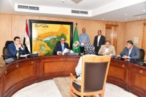 محافظ الفيوم يوجه بتوفير مشروعات وفرص عمل للفئات الأولى بالرعاية