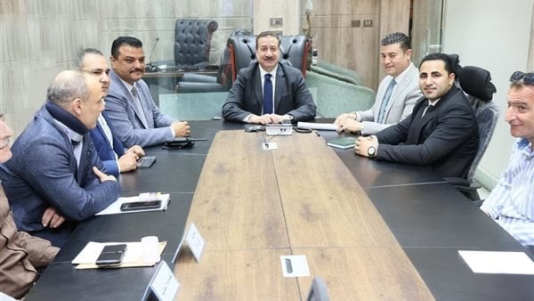 محافظ المنوفية يتابع انطلاق الانتخابات من مركز السيطرة الوطنية