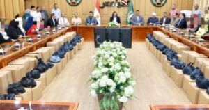 محافظ المنوفية يقدم مساعدات لسبعين وثلاث حالات إنسانية مالياً وعينياً