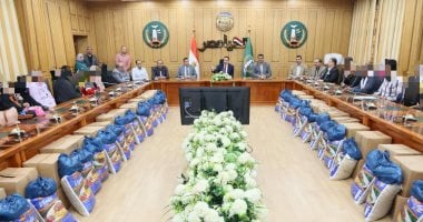 محافظ المنوفية يوزع دعم مالي وعيني لأكثر من خمسين حالة إنسانية