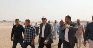 محافظ المنيا يتفقد مخر سيل السرارية ويؤكد على تطهيره بانتظام لتصريف الأمطار.