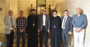 محافظ المنيا يتفقد منطقة جبل الطير ويلتقي بمسؤولي المطرانية بسمالوط