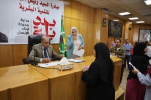 146 طلبًا على طاولة محافظ المنيا.. فرص عمل فورية ووحدات سكنية للأولى بالرعاية