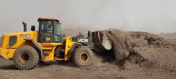 محافظ المنيا يحوّل أراضي غير مستغلة بملوى إلى منشآت تعليمية لخدمة الأهالي