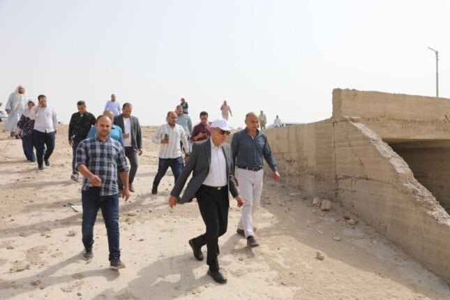 لمواجهة مخاطر الأمطار.. محافظ المنيا يتفقد مخر سيل السرارية بسَمالوط ويأمر بالتطهير الدوري