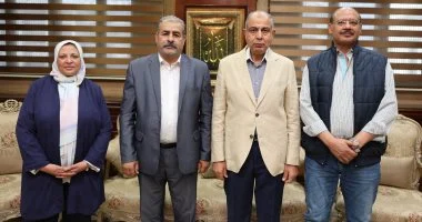 محافظ المنيا يناقش مع وفد الإصلاح الزراعي خطط تطوير المشروعات الإنتاجية.
