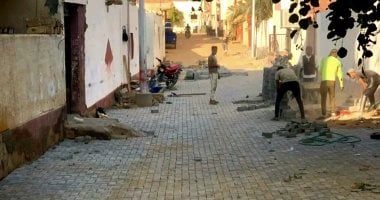 محافظ الوادي الجديد يواصل تحسين وتوسيع الطرق ضمن خطة التنمية.