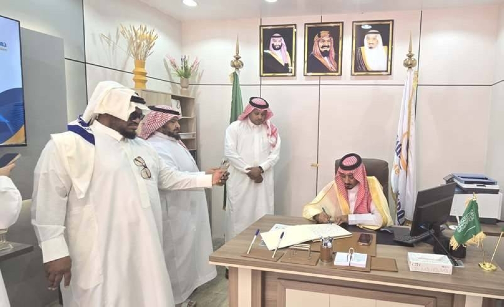 محافظ بارق يطلق جمعية عين الإعلامية لتعزيز التواصل والمبادرات الثقافية المحلية
