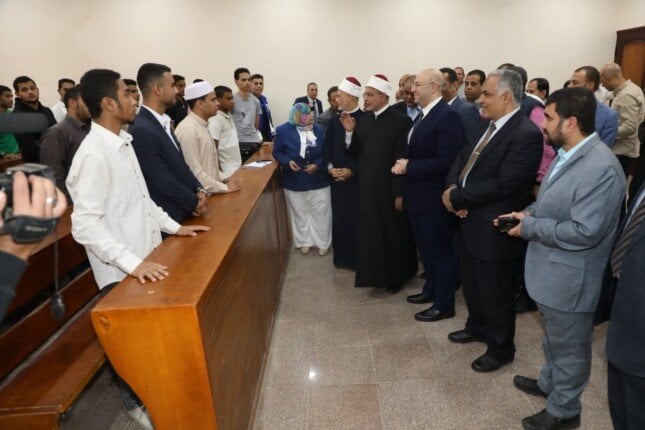 محافظ بني سويف لطلاب كلية الدراسات الإسلامية: الشباب هم طاقة البناء في الجمهورية الجديدة
