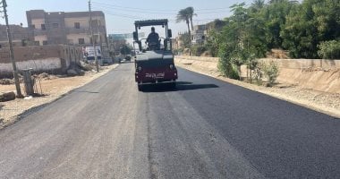 محافظ سوهاج يتفقد عمليات رصف طريق بناويط جهينة في المراغة بطول 8 كم