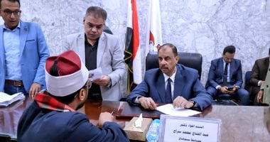 محافظ سوهاج يعقد اللقاء الأسبوعي ويشدد على سرعة تلبية طلبات المواطنين