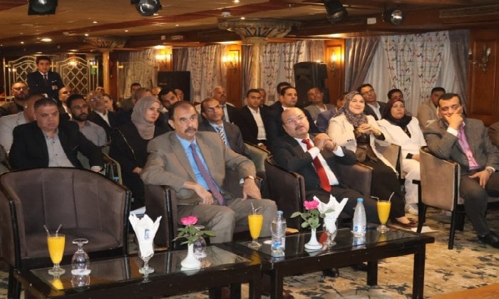 محافظ سوهاج: التوسع في معارض اليوم الواحد لتخفيف الأعباء عن المواطنين