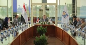 محافظ قنا: مصر تهتم بشكل كبير بملف التغيرات المناخية.