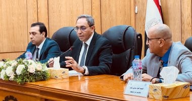 محافظ قنا يجتمع برؤساء المدن والقرى للتحضير لجلسات التشاور المجتمعي