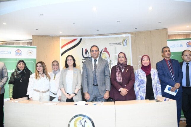 محافظ قنا يشارك في جلسة الحوار الوطني حول المرأة والتغيرات المناخية بفرع المجلس القومي للمرأة