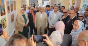 محافظ قنا يفتتح معرض الصور في مهرجان الفنون التراثية بدندرة