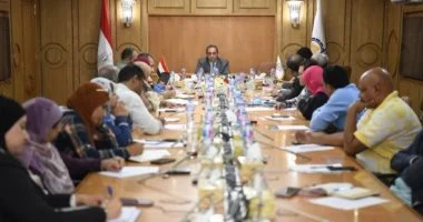 محافظ قنا يناقش سبل تحسين 3 ميادين لتعزيز المشهد الحضاري