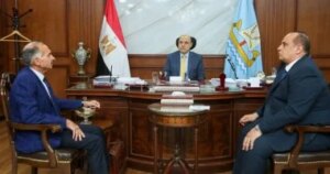 محافظ كفرالشيخ يستعرض خطط تطوير وتوسيع الخدمات لتحسين المحافظة