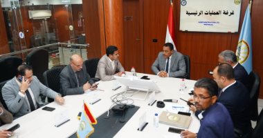 محافظ مطروح يتابع سير الانتخابات في عدة لجان بالصور