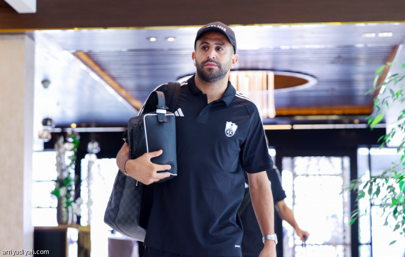 محرز يتحدث عن حماس مواجهة زملائه في الفريق الأهلاوي المقبل