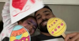 محمد صلاح يحتفل مع كيان بأرقامه القياسية الجديدة فى ليفربول محمد صلاح يحتفل مع كيان بأرقامه القياسية الجديدة فى ليفربول